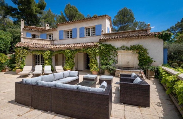 Roquefort-les-Pins Villa Sleeps 8 Pool Air Con WiFi