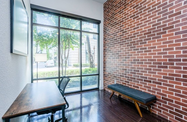 Rose at the Millennium - Stylish 1 BR in Houston