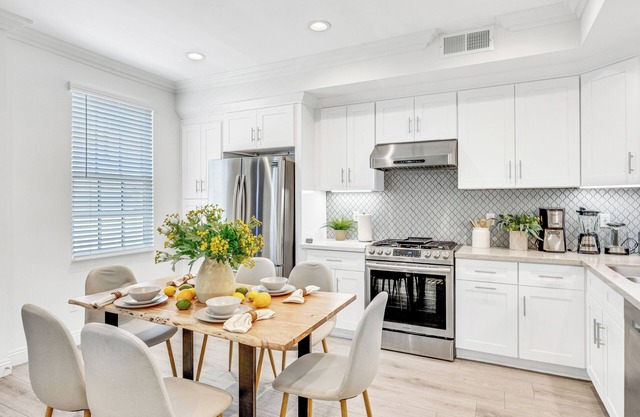 Rose Bowl Retreat: Pasadena Gem