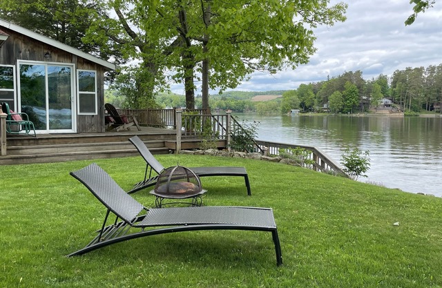 Rose Cottage Goodyear Lake - awesome waterfront, swimming, fishing, fire pit
