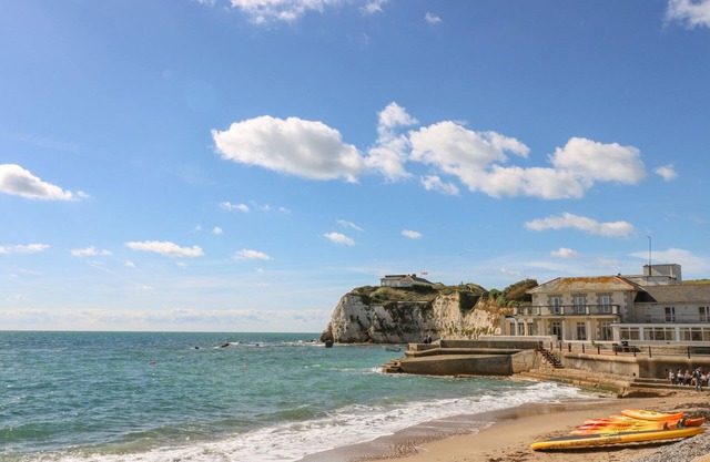 ROSE COTTAGE, pet friendly, country holiday cottage in Freshwater