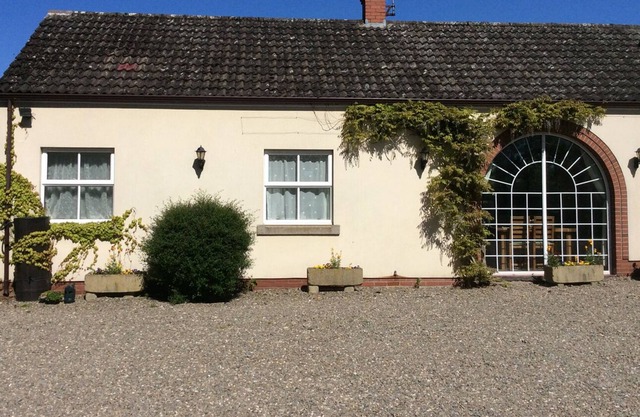 ROSE VILLA, pet friendly in Llanymynech