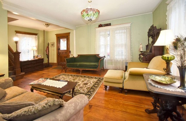 Rose wisteria 4 guests 2 bedrooms-full+queen beds