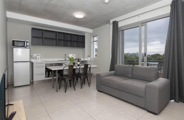Rosebank Metropole 2 Bedroom Urban Retreat