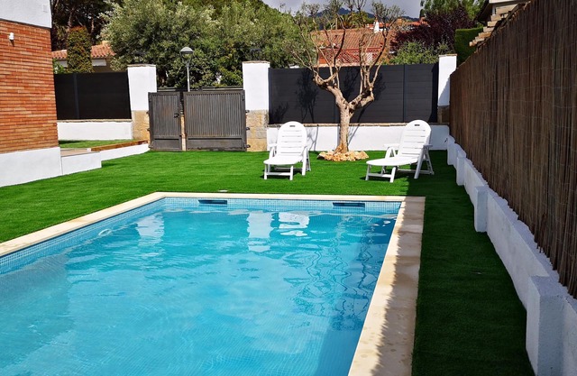 ROSERS - House with private pool, barbecue 20 minutes Barcelona