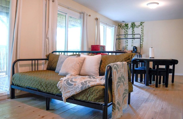 Rosewood Loft I Lower Suite