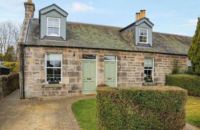 Roslin Chapel Cottage - UK49193