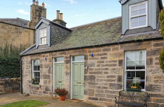 Roslin Chapel Lodge - UK49194