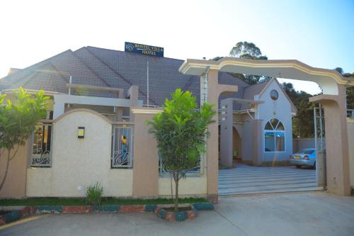 Rostel Villa Hotel
