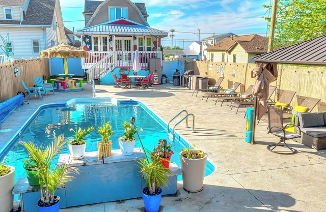 ROUND HOUSE SANDUSKY. Heated inground pool, your own oasis!