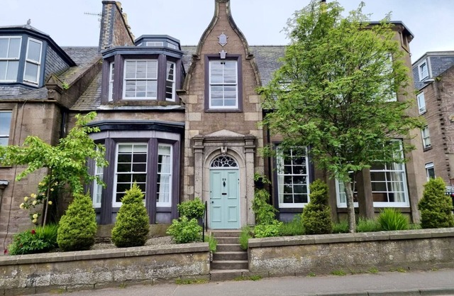 Rowantree House - Five Bedroom House, Sleeps 9