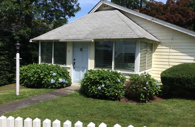 Rowayton Bungalow-Booking Month-Month 5,900. Inquire!
