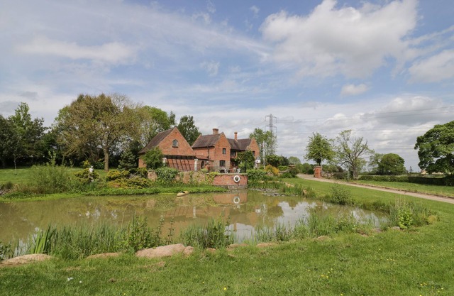 ROWLANDS HOUSE, pet friendly, luxury holiday cottage in Coalville