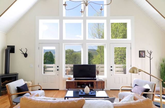 Roxbury private 3BR w/fire-pit, sweeping Mt views- 5 wooded acres. Near Skiing!