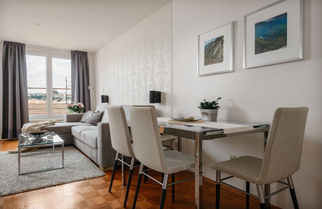 ROY 2 bdr Apartment with Prague Castle View, Parking & A/C
