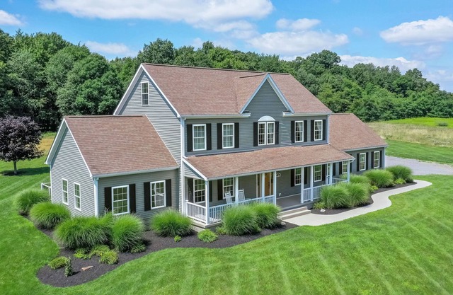 Roy's Retreat: 5 Minutes to Skiing, Golf, Lake Activities, Restaurants, and More