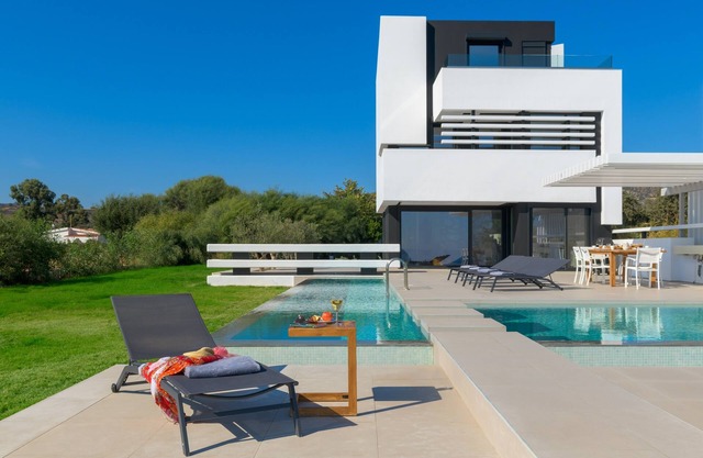 Royal Albatross Beach Front Villa