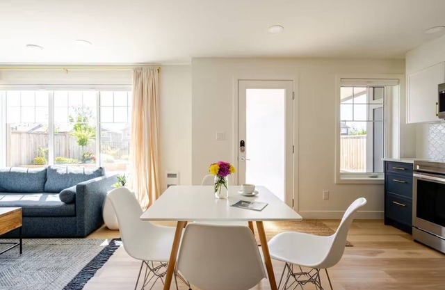 Royal Bay Vista: Coastal Living