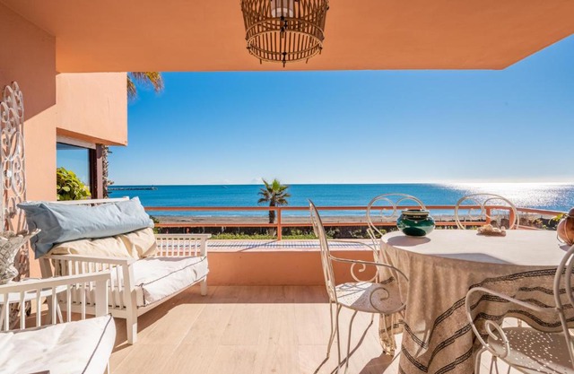 Royal Front Beach Apartment