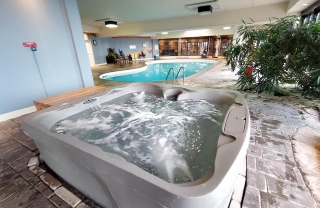 Royal Harbour Resort - Thornbury ON