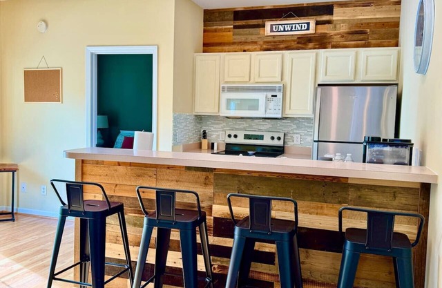 Royal Jr. Suite 215 Royal Poste