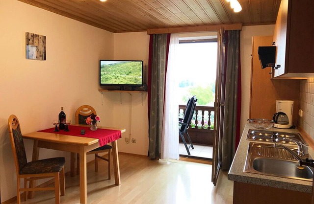Ruhige Ferienwohnung mit überdachtem, großzügigen Balkon