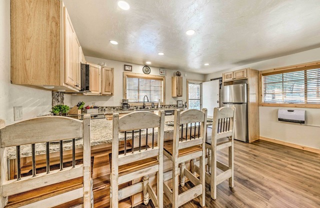 Ruidoso Vacation Rental w/Covered Hot Tub!