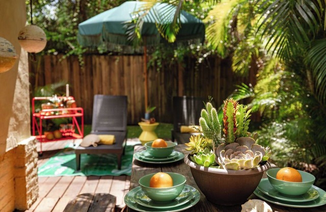 Rum Locker 1 King | 2 Twins | Private | Sleeps 4