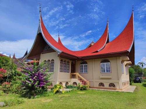 Rumah Gadang Puti Bungsu