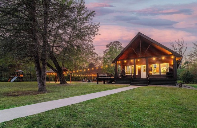 Runway Retreat | Hot Tub Firepit River Access