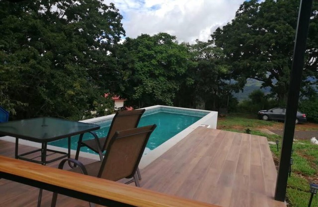 Rural 2-bedroom house with pool & treetop terrace