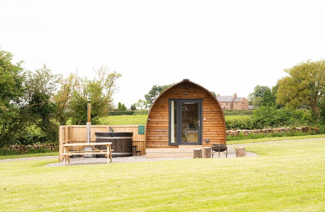 Rural Cabin with Wood Fired Hot Tub