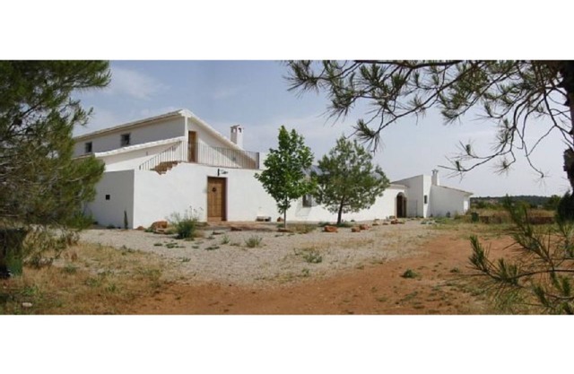 Rural Cortijo in the Natural Park Lagunas de Ruidera, 2 houses, up to 16 pax.