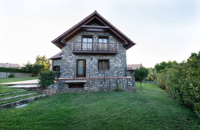 Rural house breeze of Jaca