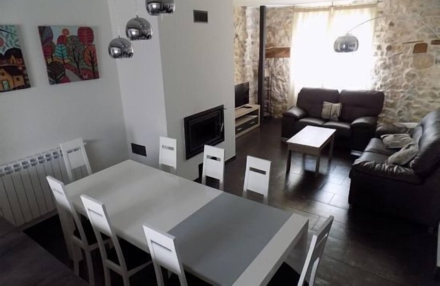 Rural House Fuentevieja de Tejada for 11 people