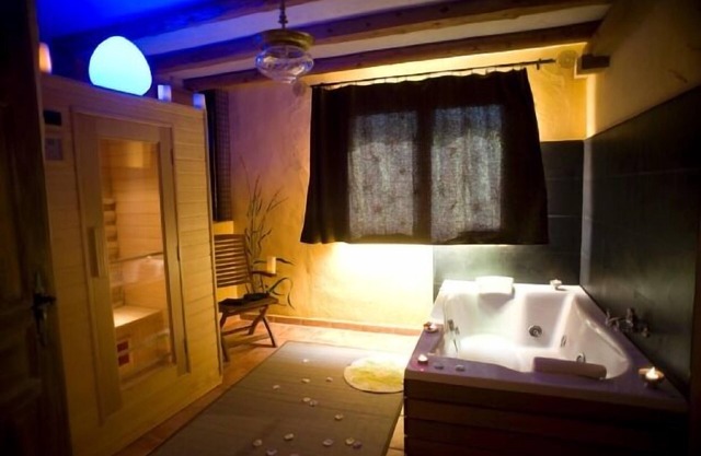 Rural house Majuelo-Love-Spa- El Rincón de Monasterio & SPA for 2 people