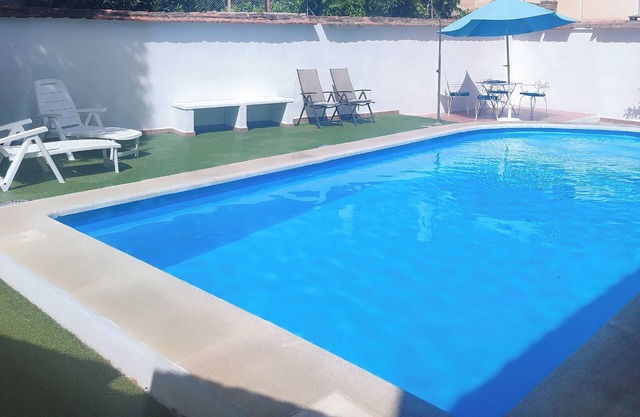 Rural house near Granada. Private pool, barbecue and fireplace.