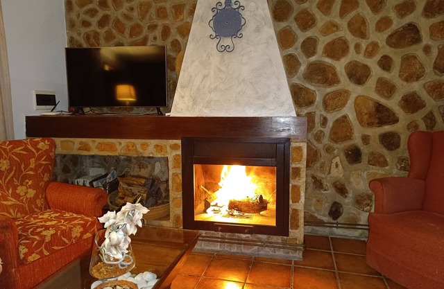 Rural house with private swimming pool, for families and friends.