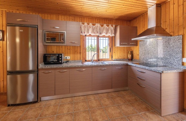 RURAL HOUSE WITH PRIVATE POOL SEMI CLIMATED TO 10 MINUTES OF BEACH
