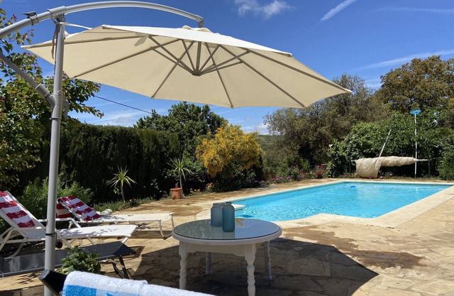 RURAL HOUSE WITH PRIVATE POOL AND AIR CONDITIONED JACUZZI