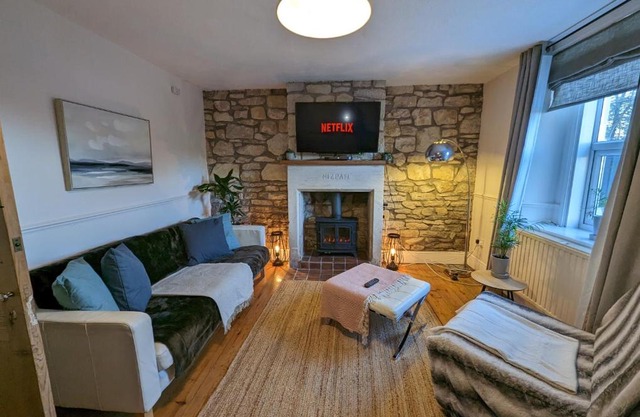 Rush Hill Cottage - with parking for 2 cars