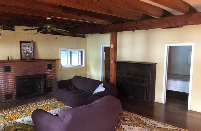 Rustic 2-bedroom cabin on Mountain Lake, Towanda PA