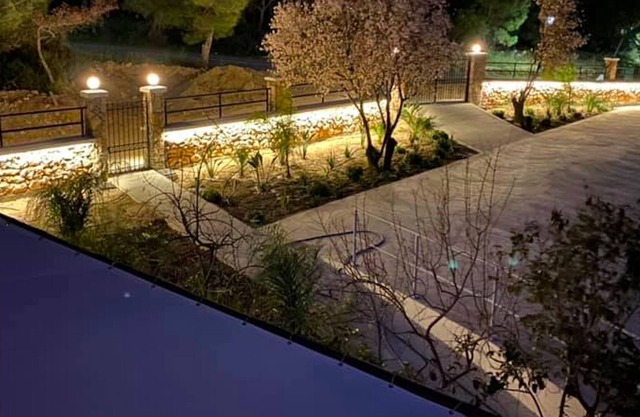 Rustic and Spacious Studio by the beach