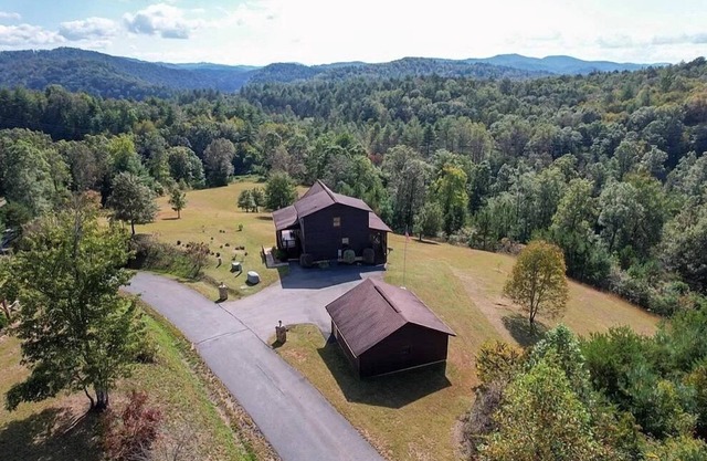 Rustic Chalet, Murphy