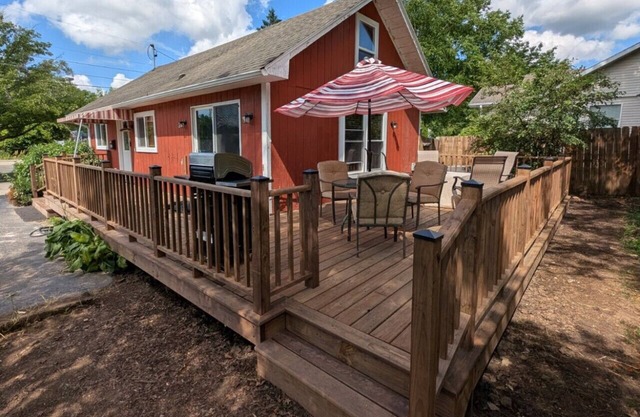 Rustic Cottage Downtown Twin Lakes