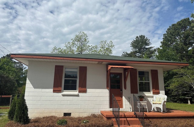 Rustic Country Cottage Near Lake Murray -Just 1 hour from The Masters!