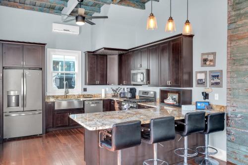 Rustic Creole Cottage Walk To French Quarter