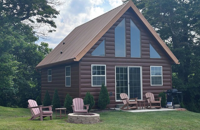 Rustic Elegance, 1 bedroom cabin in the heart of Jonesborough.