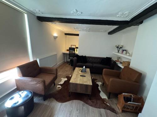 Rustic Elegance Town Centre Flat