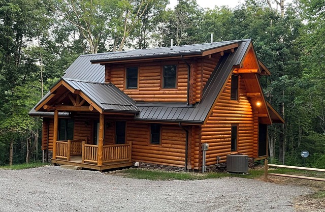 "Rustic Elegance" Your best Hocking Hills Experience !